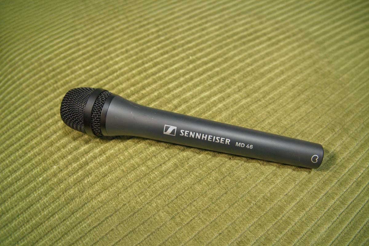 Sennheiser-MD-46-microphone-on-green-textured-fabric-00 Sennheiser MD 46 microphone on green textured fabric